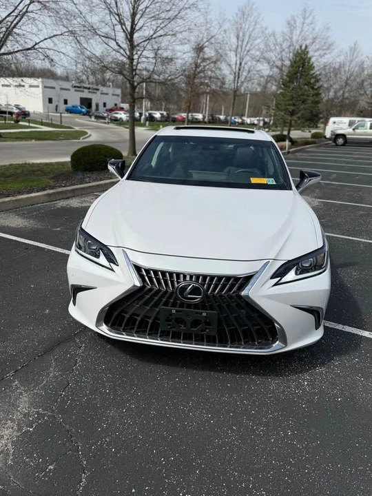 2023 Lexus ES 7th Gen - Image 2 of 14