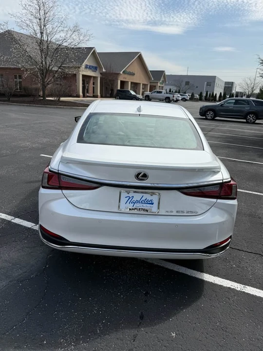 2023 Lexus ES 7th Gen - Image 5 of 14
