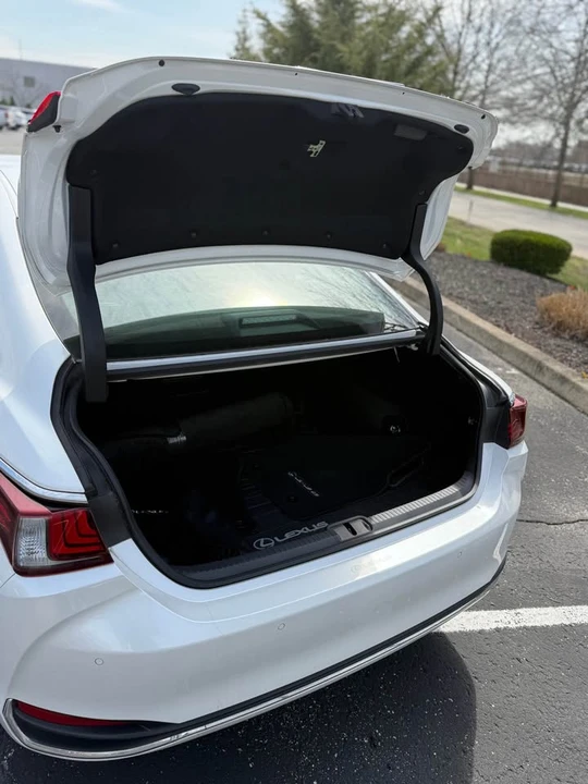2023 Lexus ES 7th Gen - Image 10 of 14