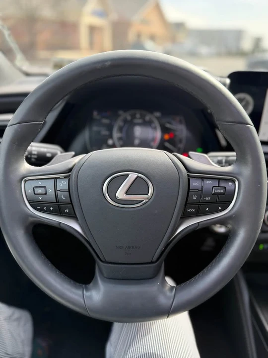 2023 Lexus ES 7th Gen - Image 12 of 14