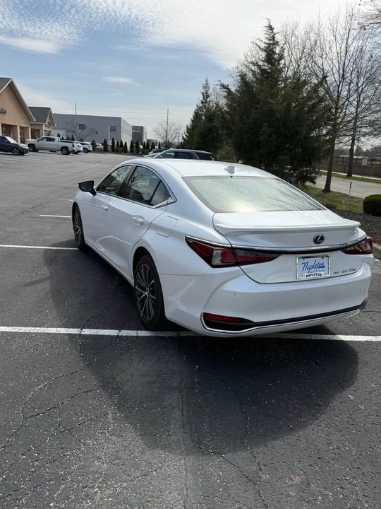 2023 Lexus ES 7th Gen - Image 4 of 14