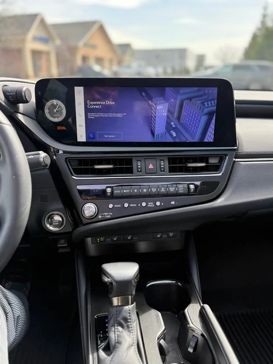 2023 Lexus ES 7th Gen - Image 11 of 14