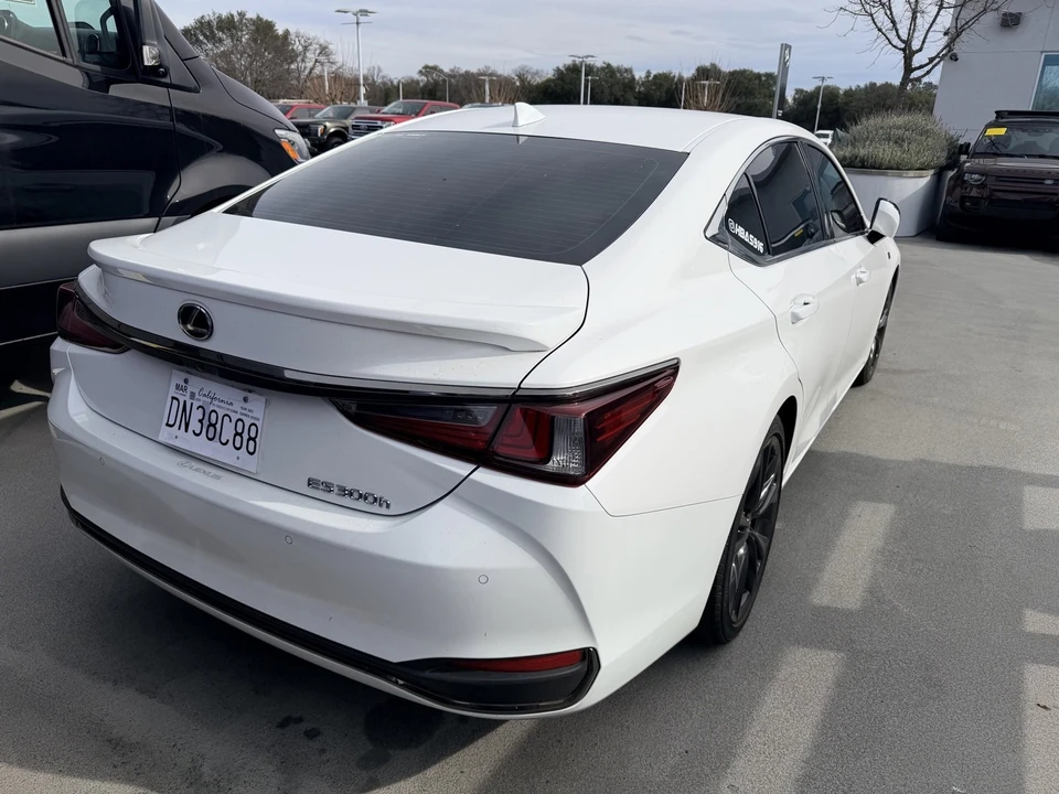 2023 Lexus ES 7th Gen - Image 3 of 4