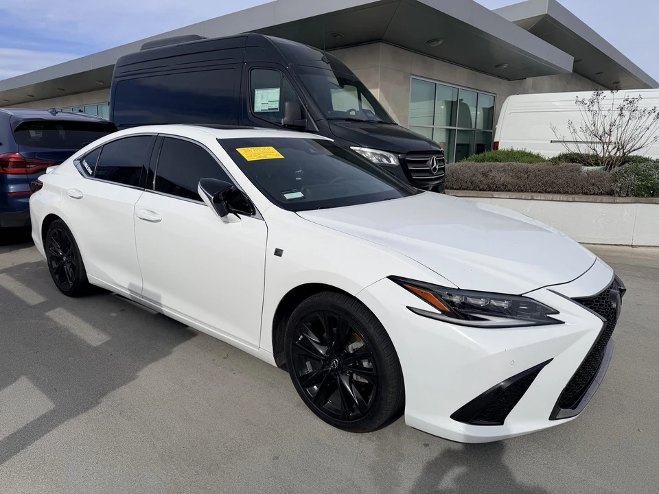 2023 Lexus ES 7th Gen - Image 2 of 4