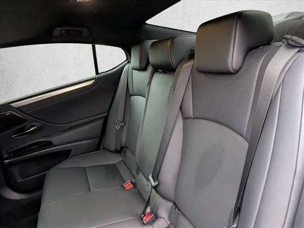 2023 Lexus ES 7th Gen - Image 15 of 21