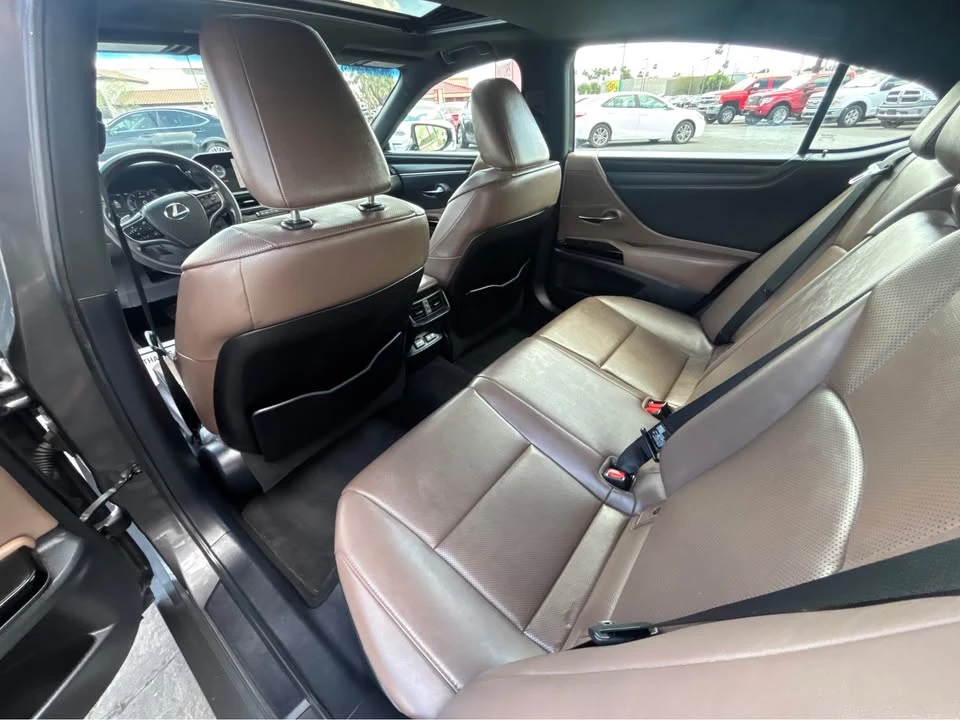2023 Lexus ES 7th Gen - Image 18 of 20
