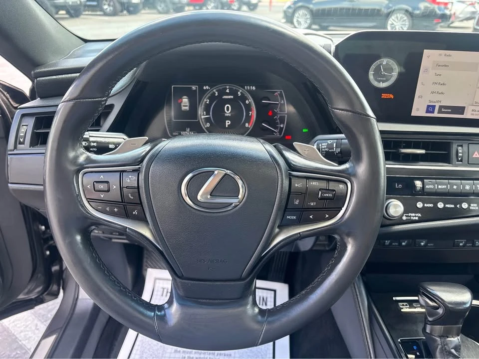 2023 Lexus ES 7th Gen - Image 15 of 20