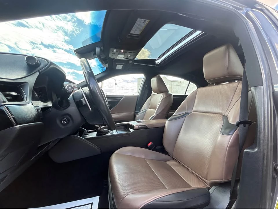 2023 Lexus ES 7th Gen - Image 16 of 20