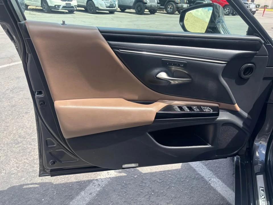 2023 Lexus ES 7th Gen - Image 10 of 20