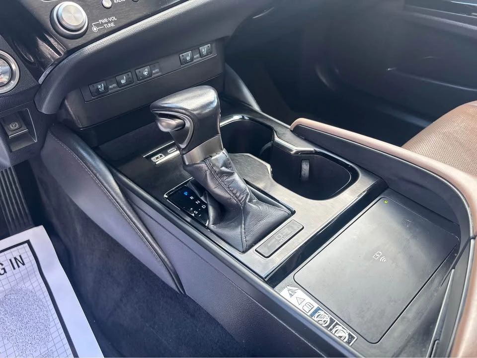 2023 Lexus ES 7th Gen - Image 14 of 20
