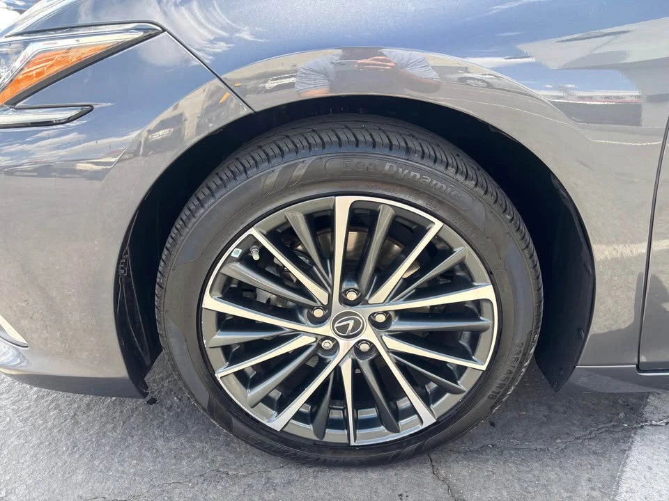 2023 Lexus ES 7th Gen - Image 9 of 20