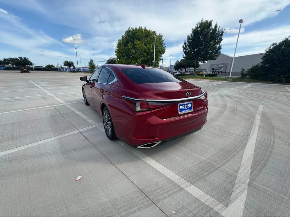2023 Lexus ES 7th Gen - Image 2 of 3