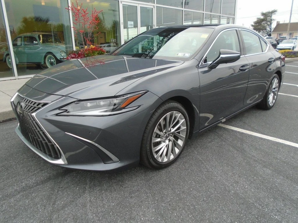 2023 Lexus ES 7th Gen - Image 8 of 12