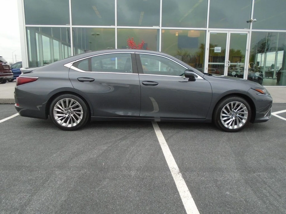 2023 Lexus ES 7th Gen - Image 3 of 12