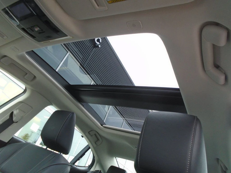 2023 Lexus ES 7th Gen - Image 10 of 12