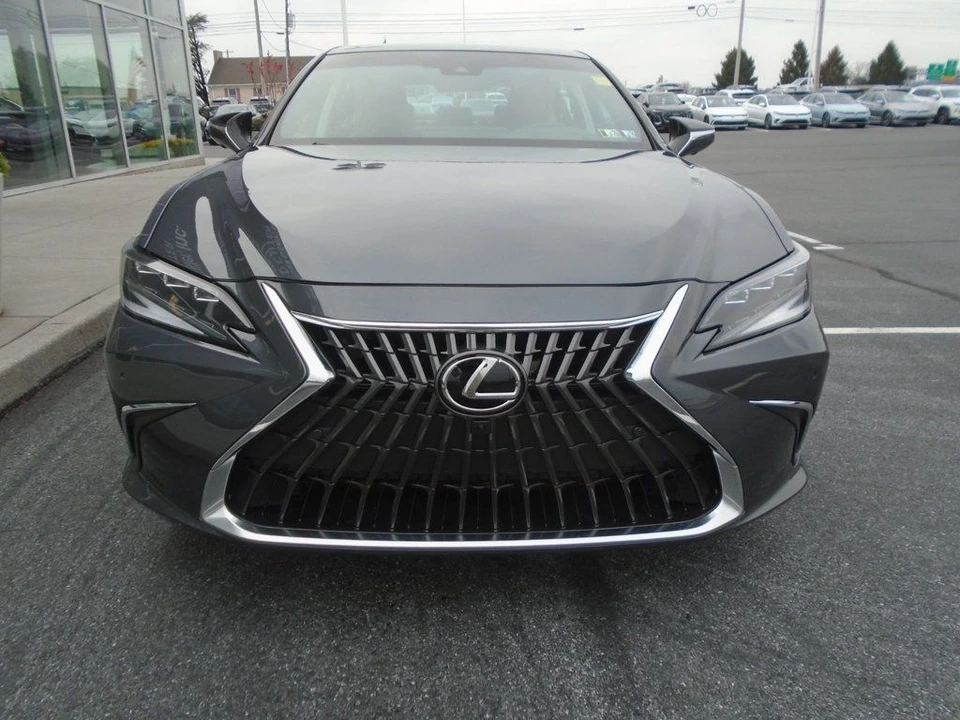 2023 Lexus ES 7th Gen - Image 9 of 12