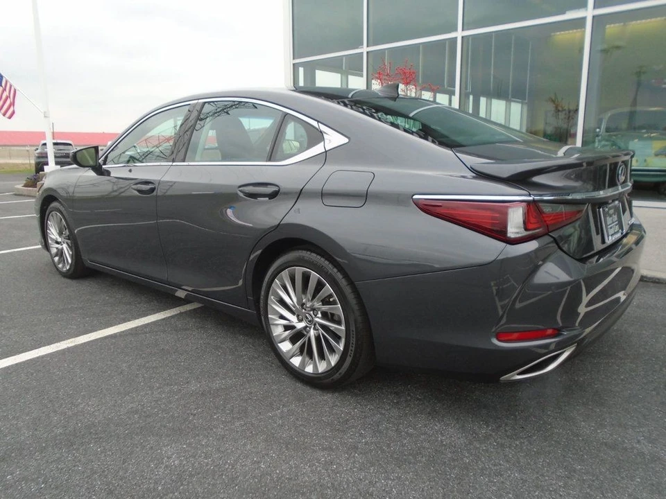 2023 Lexus ES 7th Gen - Image 6 of 12