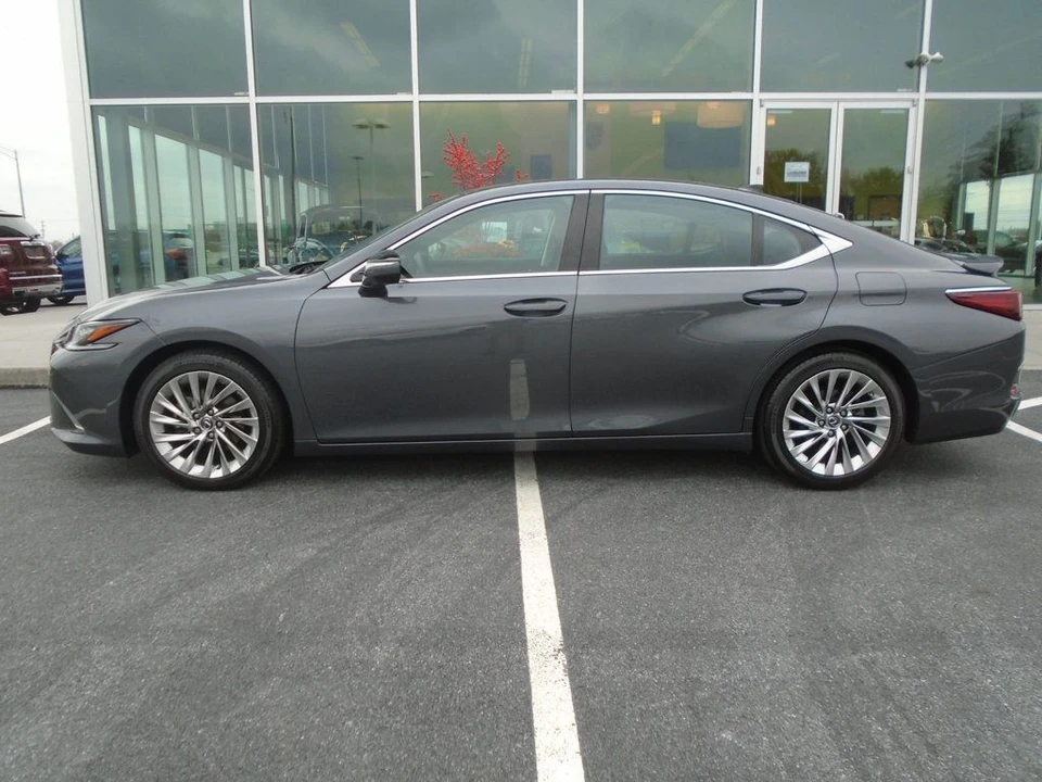 2023 Lexus ES 7th Gen - Image 7 of 12