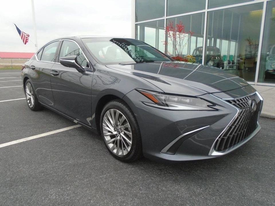 2023 Lexus ES 7th Gen - Image 2 of 12