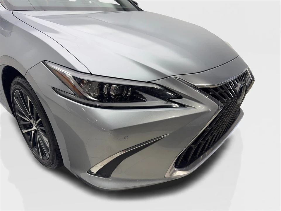 2023 Lexus ES 7th Gen - Image 17 of 21
