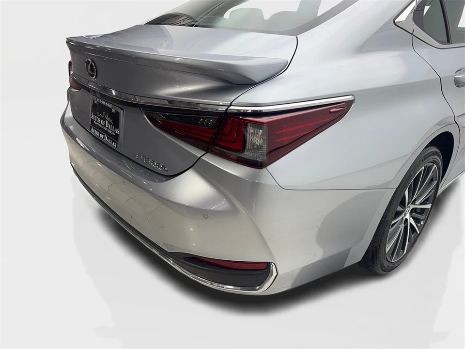 2023 Lexus ES 7th Gen - Image 18 of 21