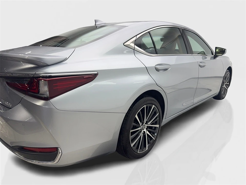 2023 Lexus ES 7th Gen - Image 13 of 21