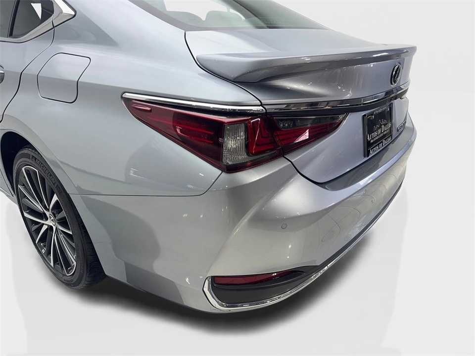 2023 Lexus ES 7th Gen - Image 19 of 21