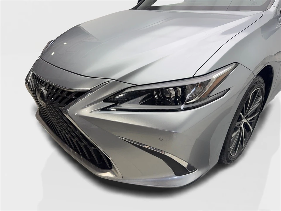 2023 Lexus ES 7th Gen - Image 16 of 21
