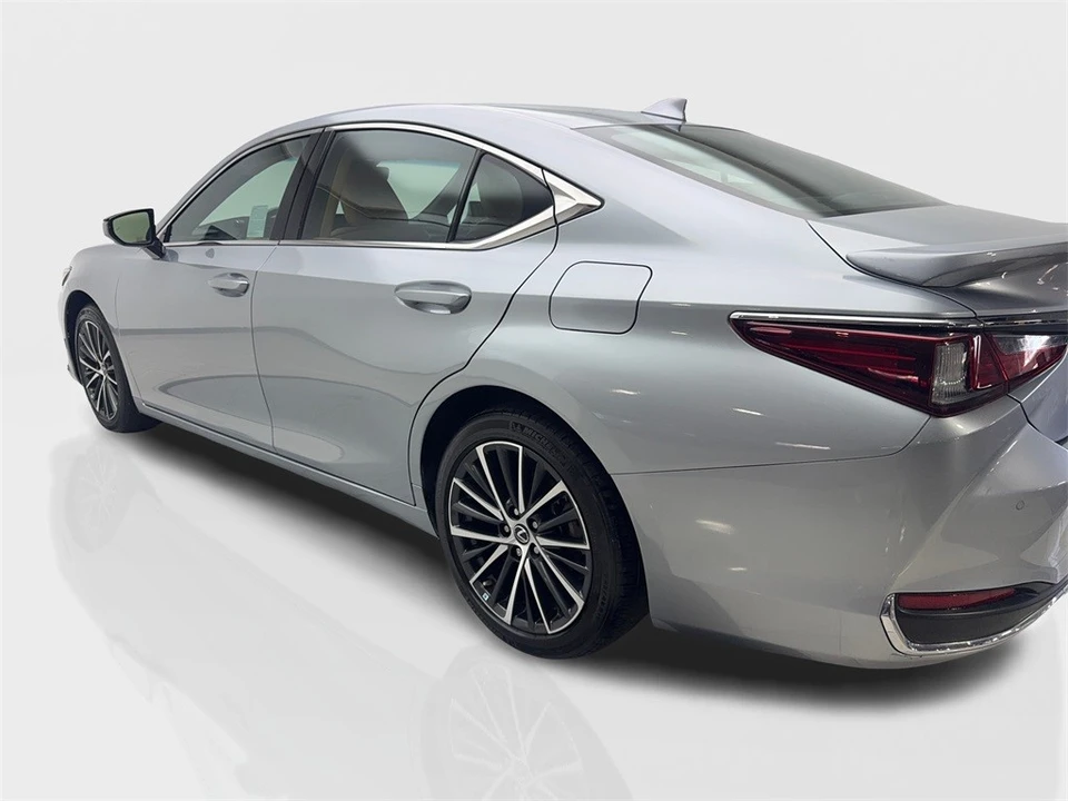 2023 Lexus ES 7th Gen - Image 14 of 21