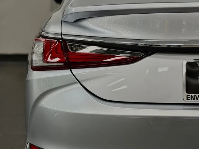 2023 Lexus ES 7th Gen - Image 13 of 21