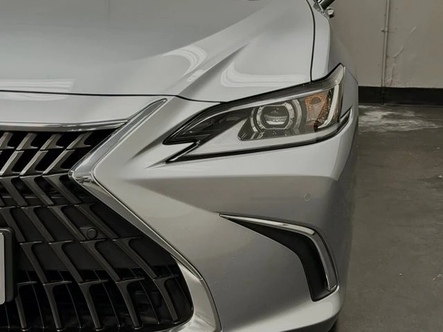 2023 Lexus ES 7th Gen - Image 8 of 21