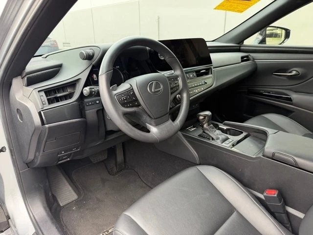 2023 Lexus ES 7th Gen - Image 9 of 12