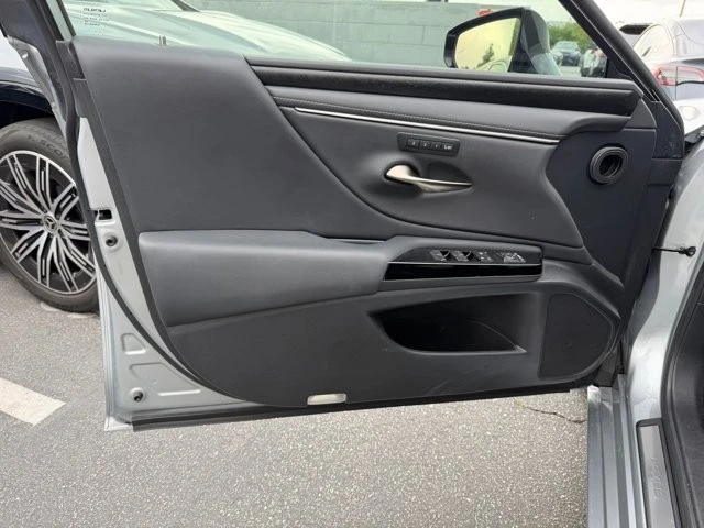 2023 Lexus ES 7th Gen - Image 11 of 12