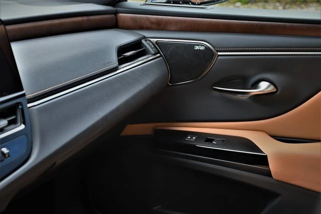 2023 Lexus ES 7th Gen - Image 16 of 21