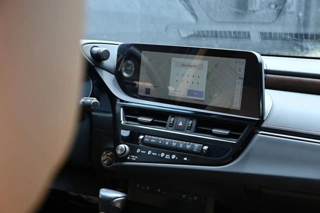 2023 Lexus ES 7th Gen - Image 11 of 21