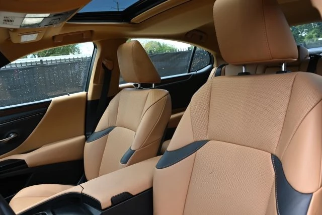 2023 Lexus ES 7th Gen - Image 14 of 21