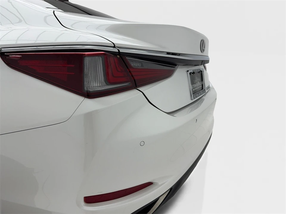 2023 Lexus ES 7th Gen - Image 10 of 12