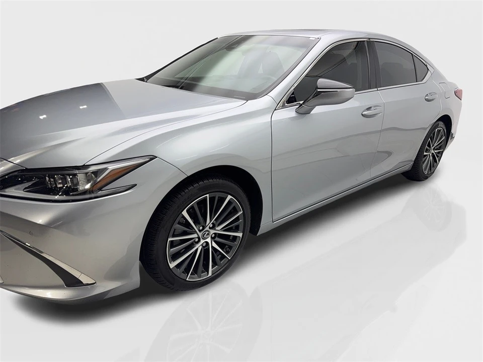2023 Lexus ES 7th Gen - Image 11 of 12
