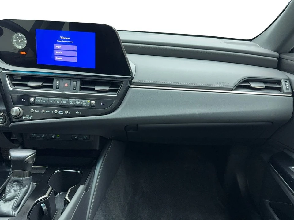 2023 Lexus ES 7th Gen - Image 19 of 21
