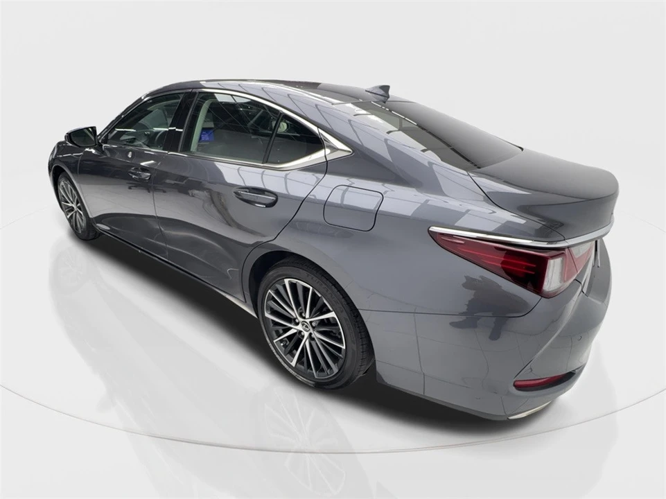 2023 Lexus ES 7th Gen - Image 10 of 12