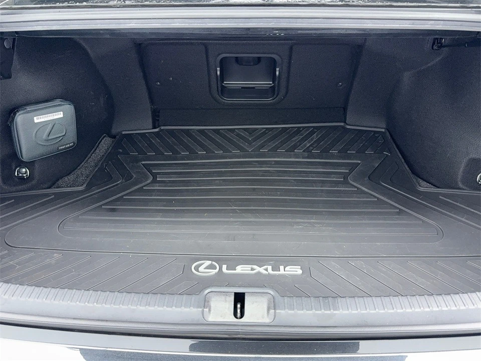 2023 Lexus ES 7th Gen - Image 10 of 12
