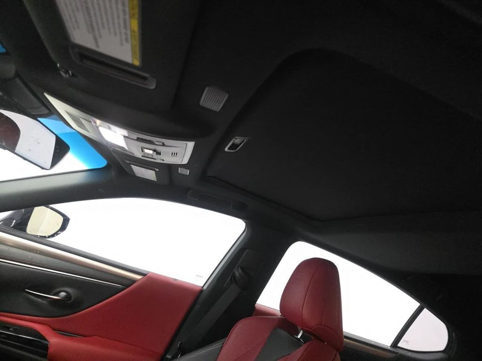2023 Lexus ES 7th Gen - Image 8 of 10