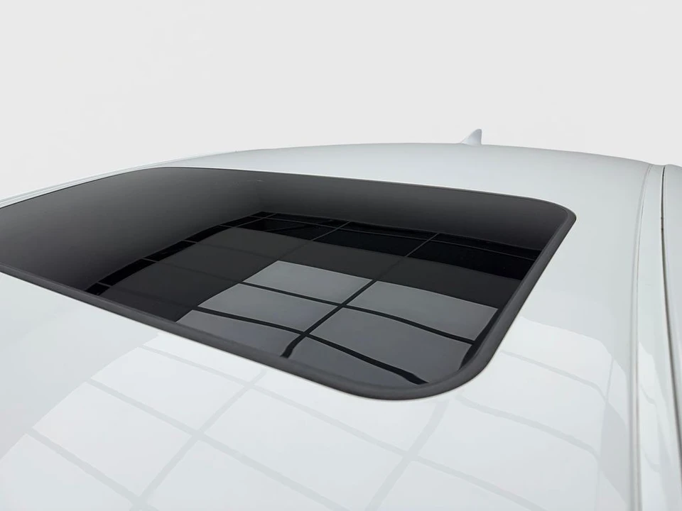 2023 Lexus ES 7th Gen - Image 13 of 21