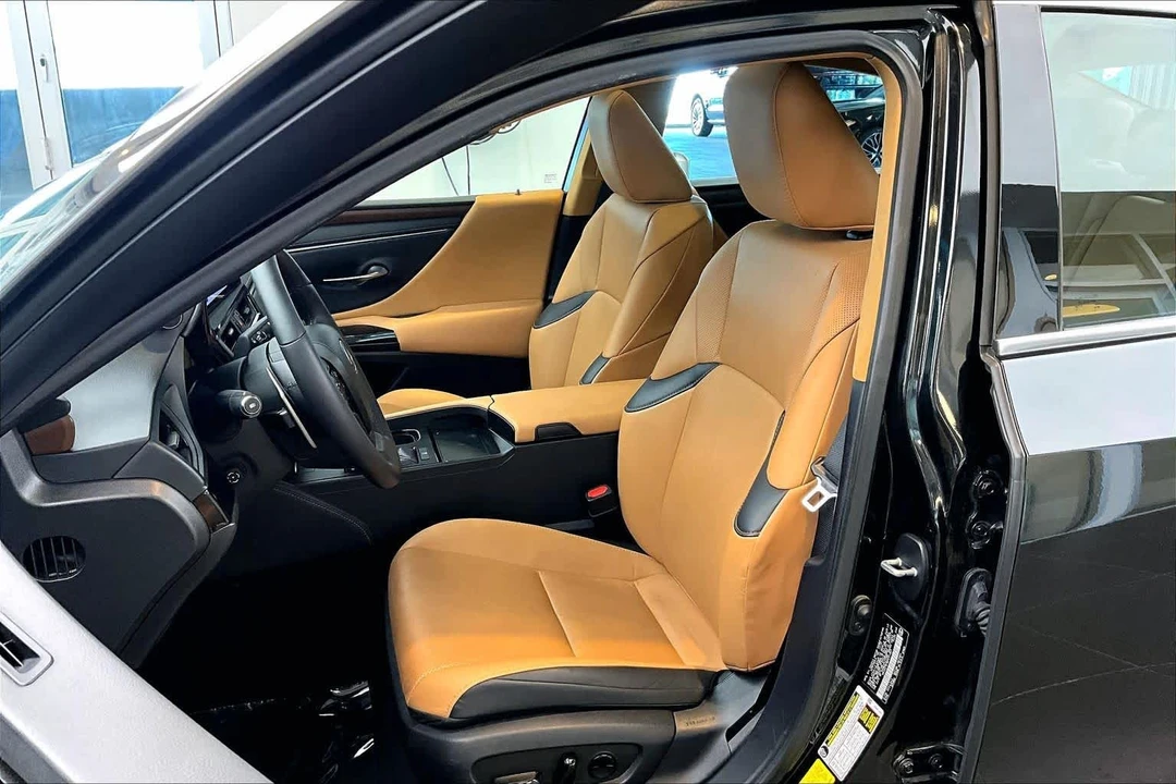 2023 Lexus ES 7th Gen - Image 10 of 12