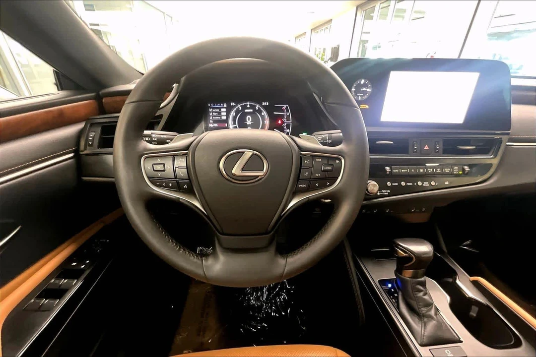 2023 Lexus ES 7th Gen - Image 8 of 12