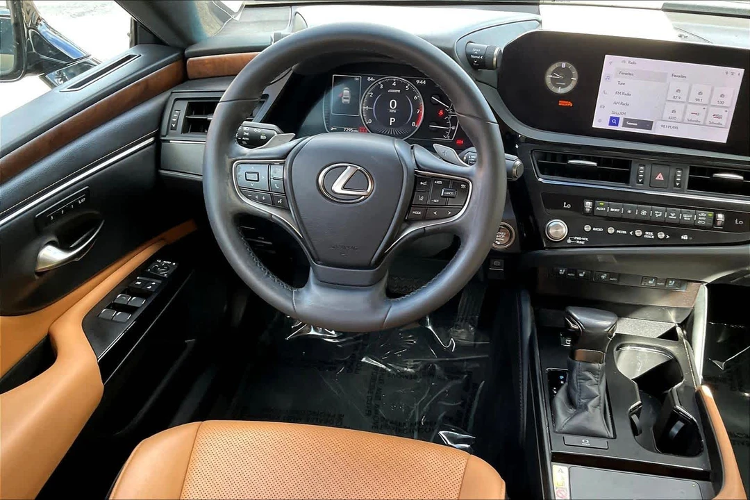 2023 Lexus ES 7th Gen - Image 6 of 12