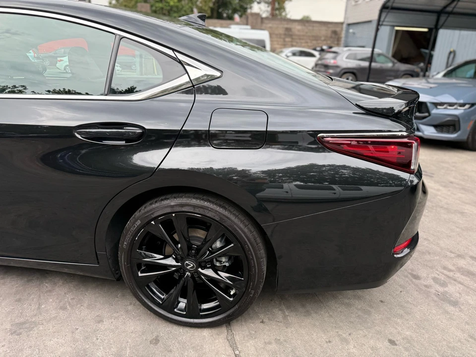 2023 Lexus ES 7th Gen - Image 13 of 21