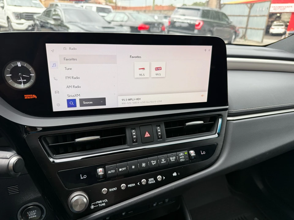 2023 Lexus ES 7th Gen - Image 19 of 21
