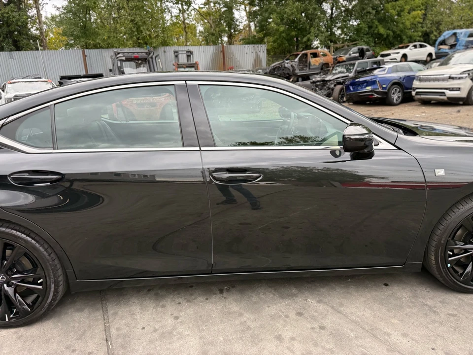 2023 Lexus ES 7th Gen - Image 9 of 21