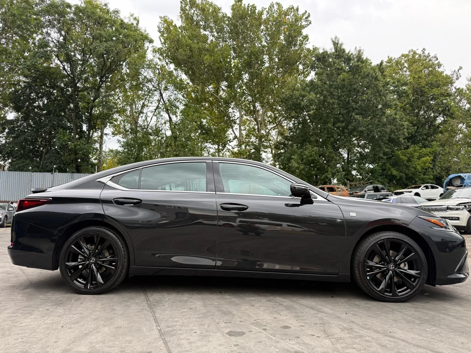 2023 Lexus ES 7th Gen - Image 7 of 21